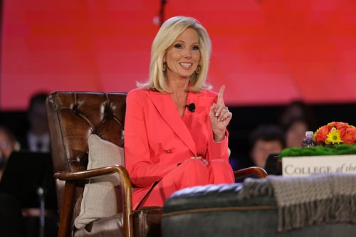 College of the Ozarks features Shannon Bream, anchor of FOX News Sunday and New York Times bestselling author, as speaker for the Leonard B. and Edith Gittinger Convocation, Thursday, Oct. 9.